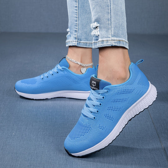 Lightweight and breathable sports shoes for women