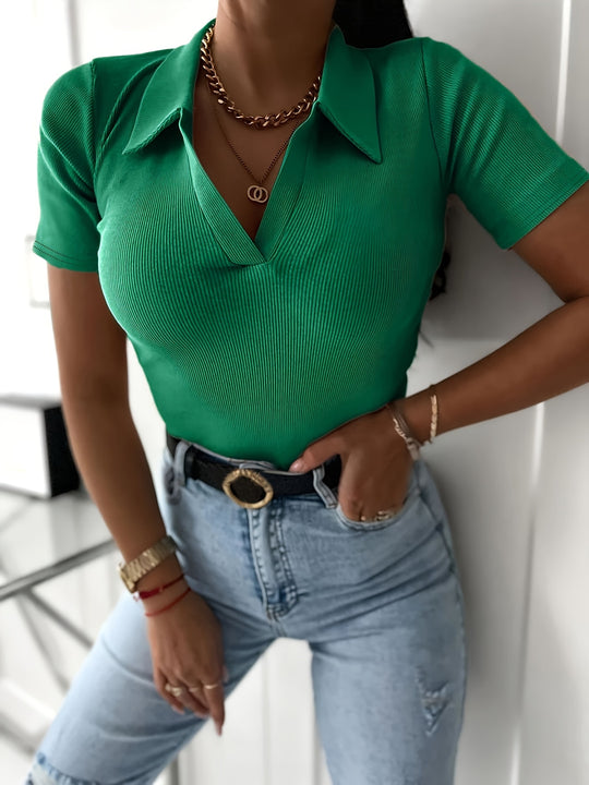 Solid short-sleeved top with notched collar