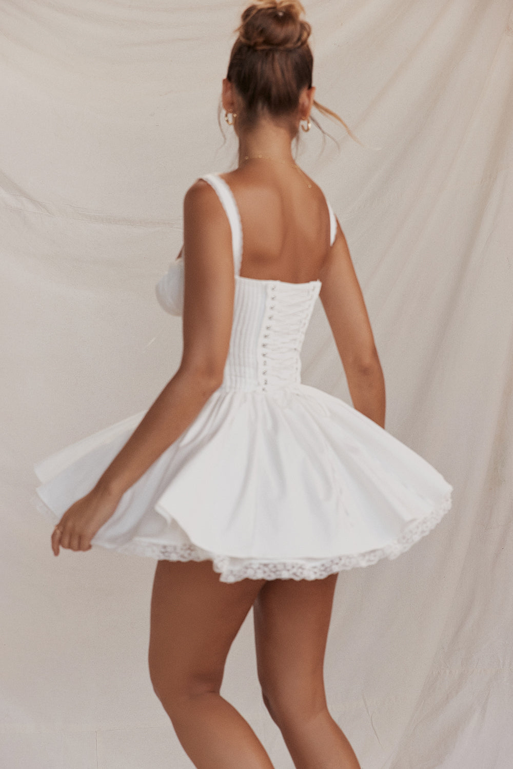 Aesthetic pleated white dress