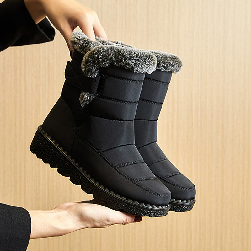 Plush-lined women's snow boots