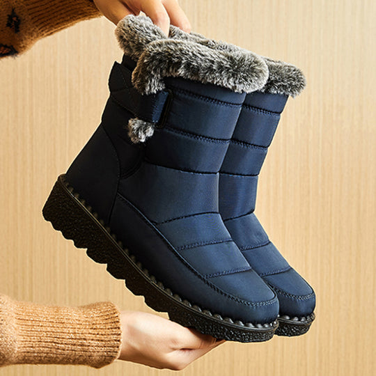 Plush-lined women's snow boots