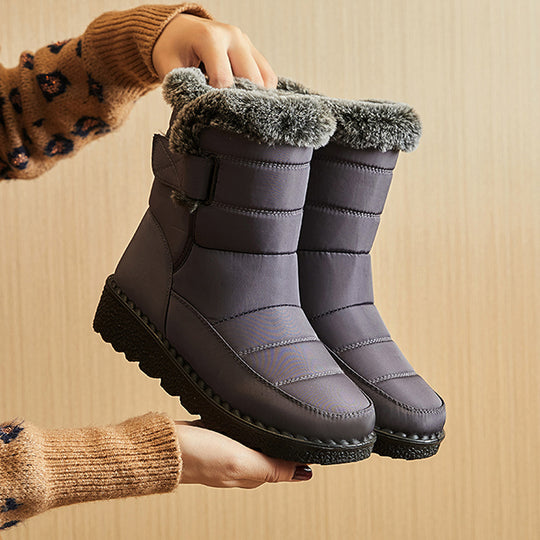 Plush-lined women's snow boots