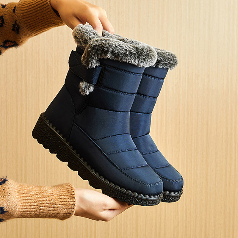 Plush-lined women's snow boots