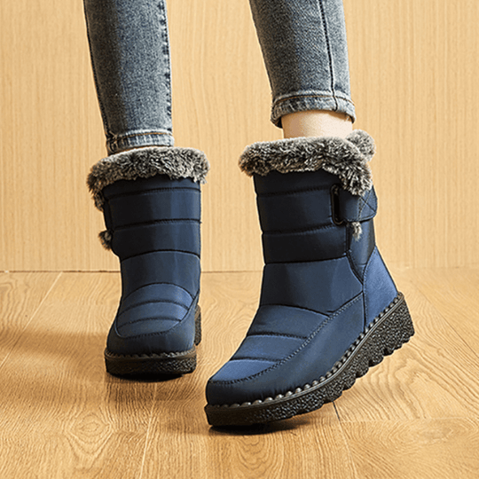 Plush-lined women's snow boots