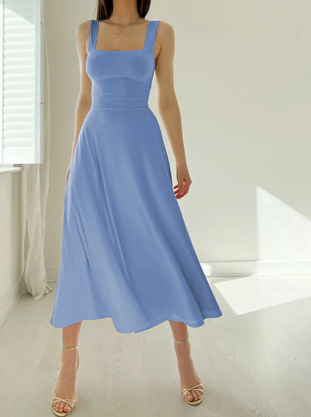 Plain sleeveless dress with smocked waist