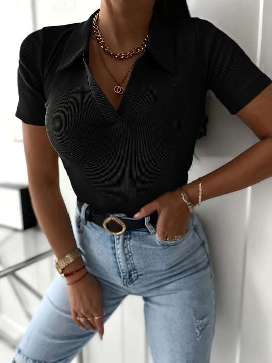 Solid short-sleeved top with notched collar