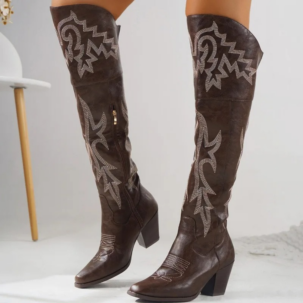 Ankle-length women's boots with floral embroidery