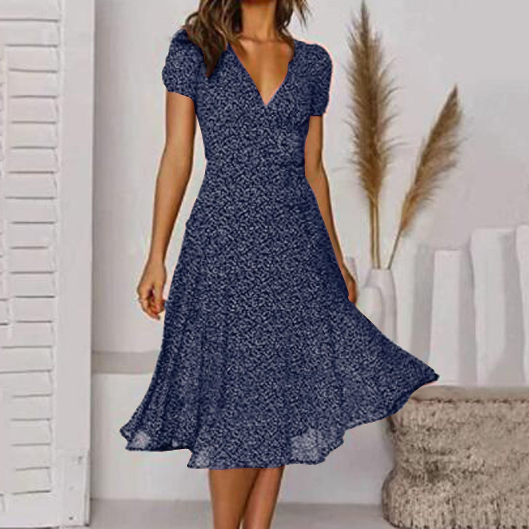 Short-sleeved dress with polka dot pleats