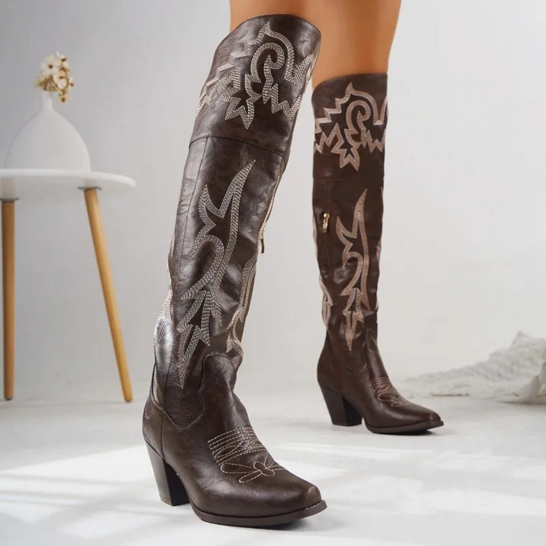 Ankle-length women's boots with floral embroidery