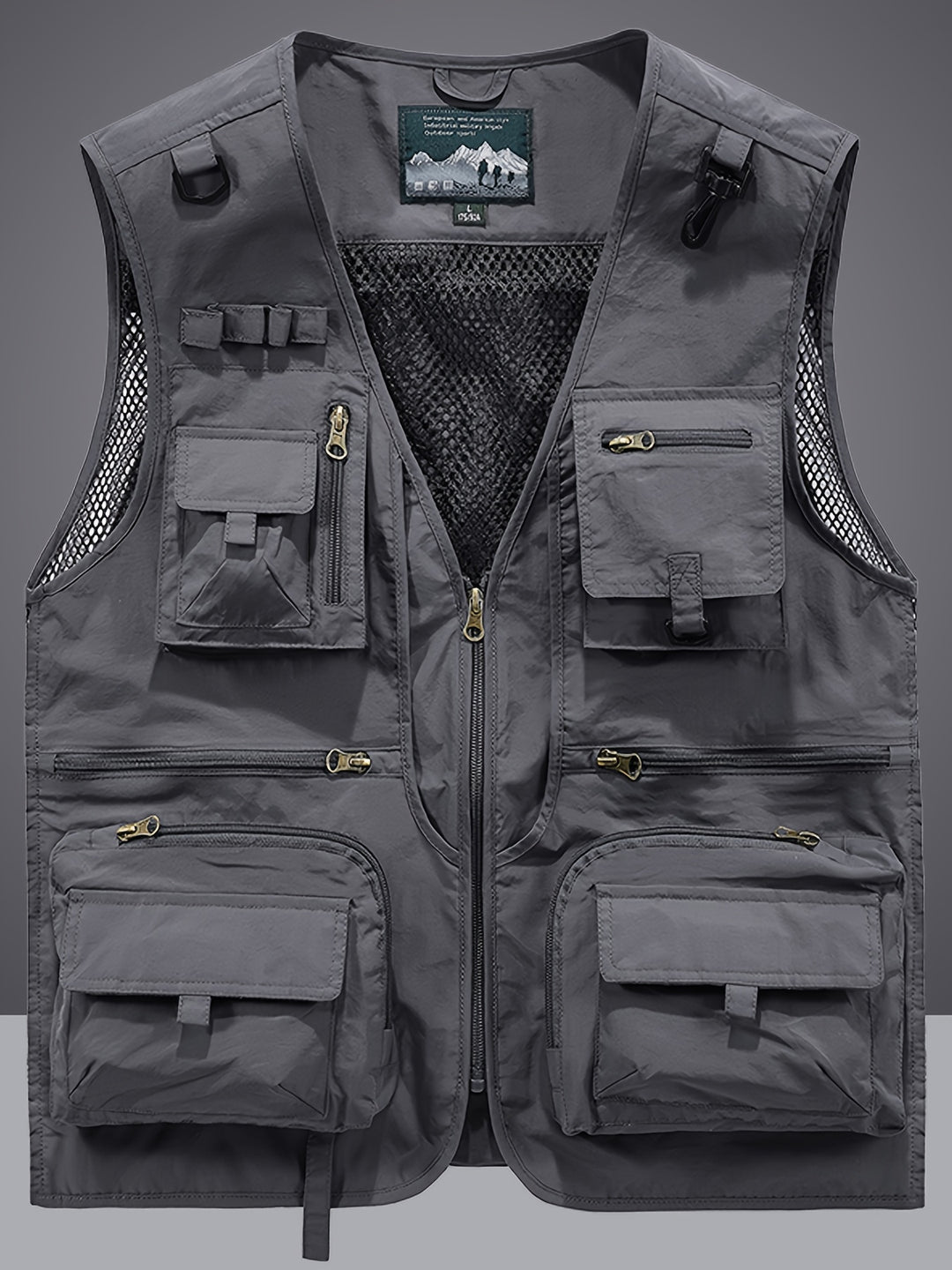 Cargo vest with multiple pockets