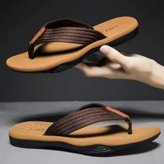 Lightweight flip flops for men