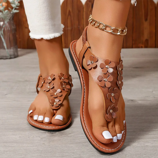 Flat leather sandals