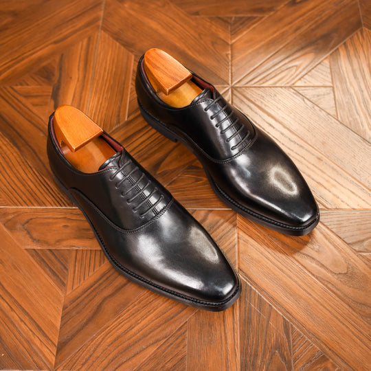 Classic pointed Oxford shoes