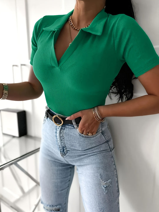 Solid short-sleeved top with notched collar