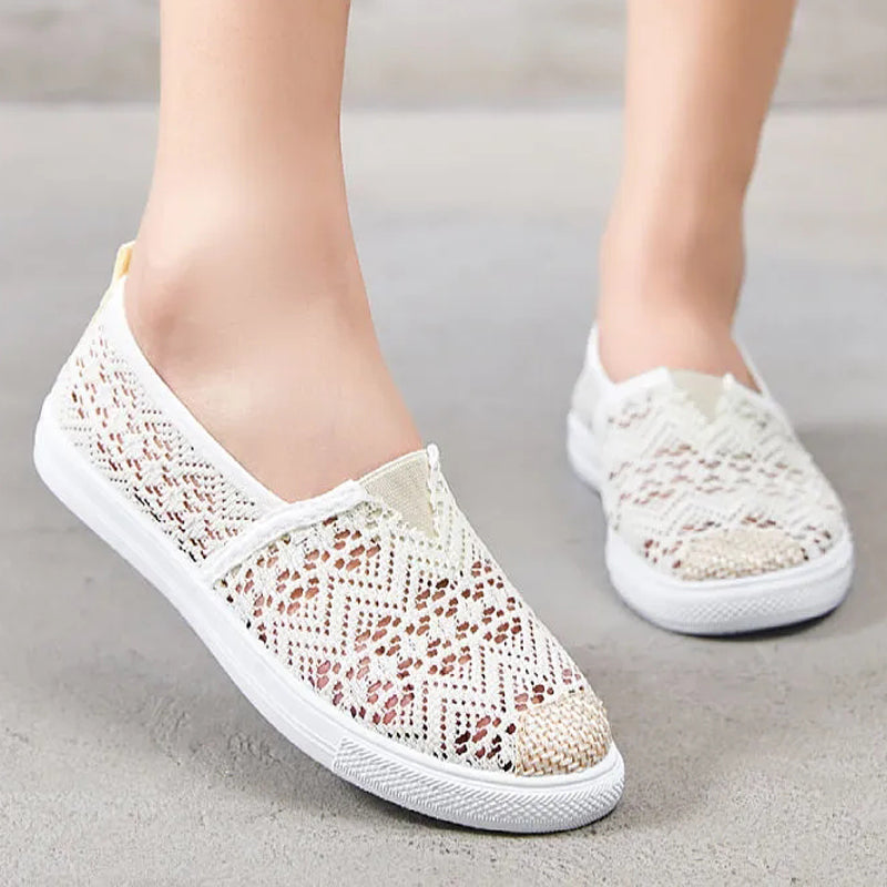 Espadrilles with flat sole made of canvas