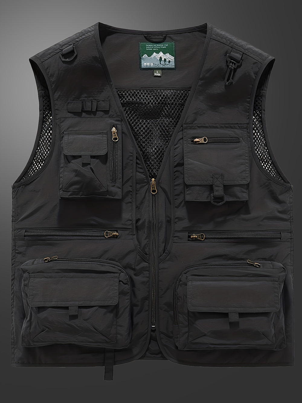 Cargo vest with multiple pockets