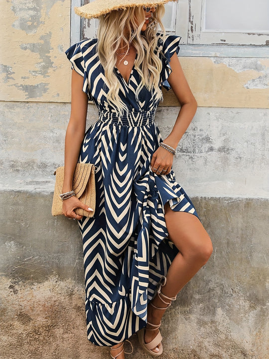 Elegant dress with gathered waist and all-over print