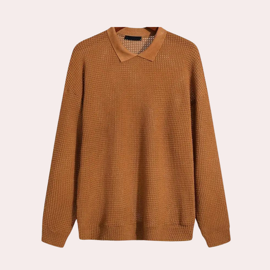 Men's knitted sweater with structure