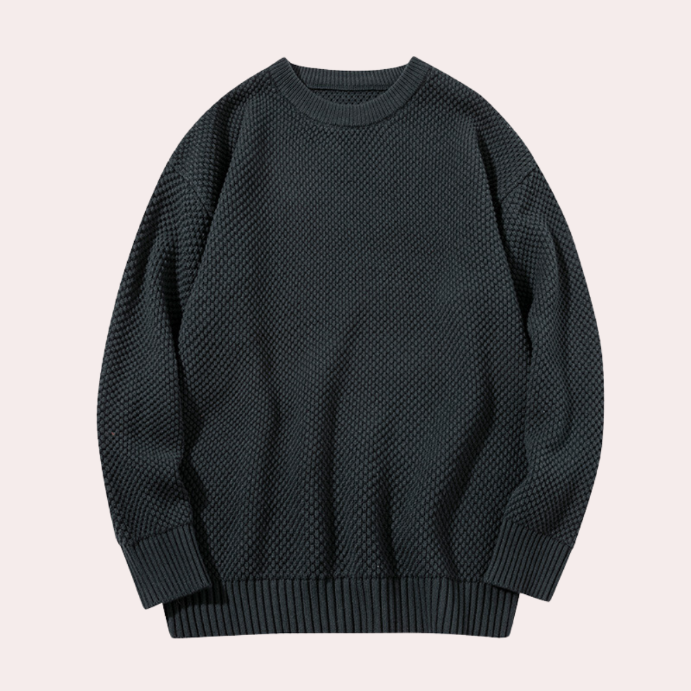 Comfortable knitted sweater with round neck