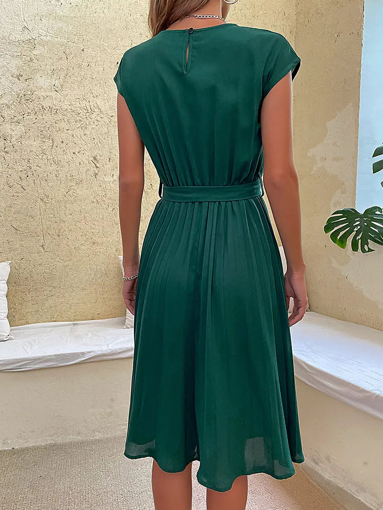 Elegant midi dress with pleated belt