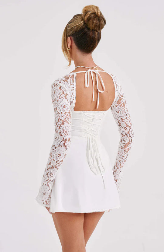 Trendy dress with lace sleeves 