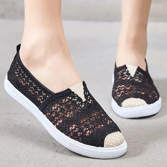 Espadrilles with flat sole made of canvas