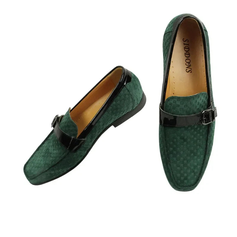 Loafers aus Wildleder mit Metallschnalle