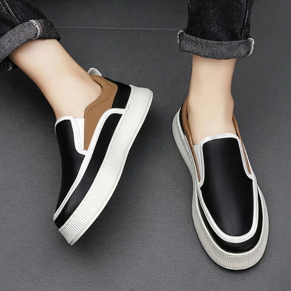 Klassische Slip-On-Sneakers aus Canvas