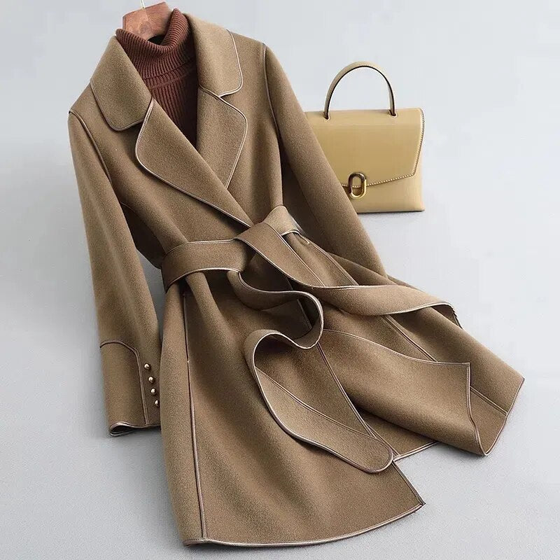 Elegant wool coat for women