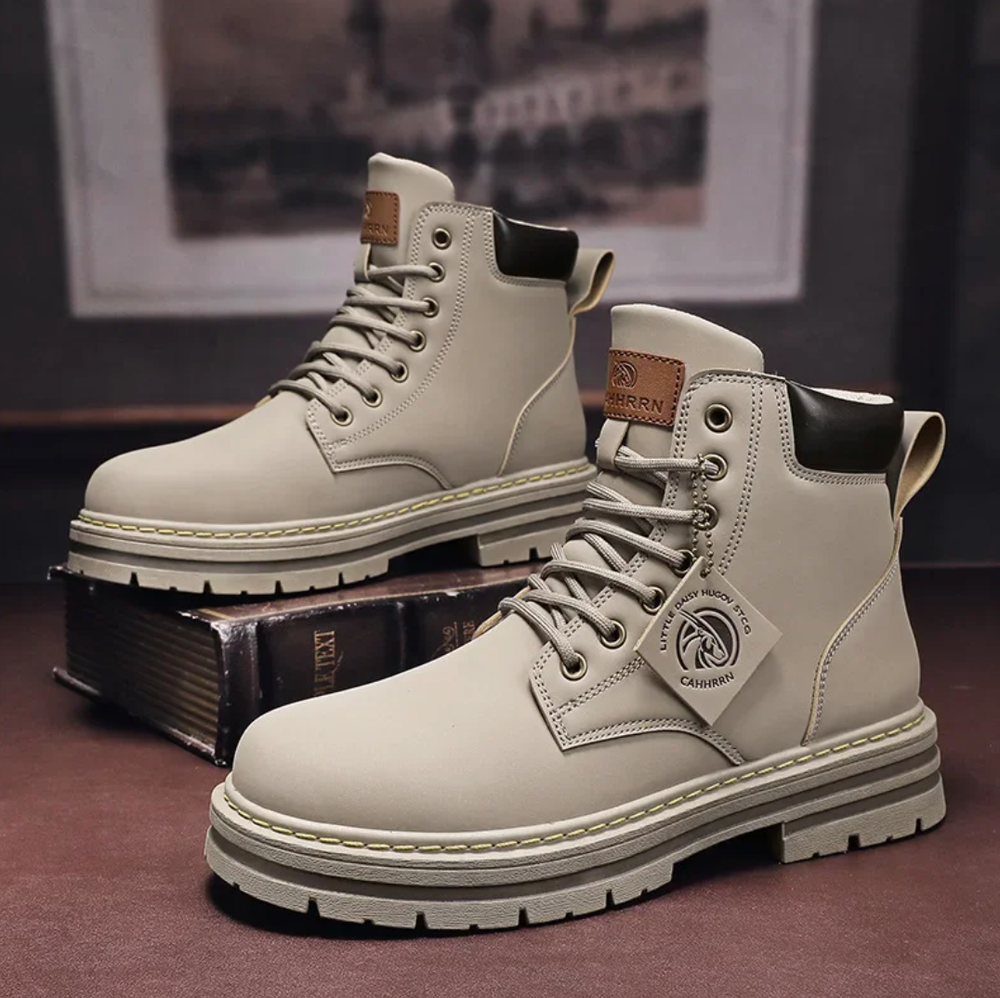 Comfortable lace-up boots for men