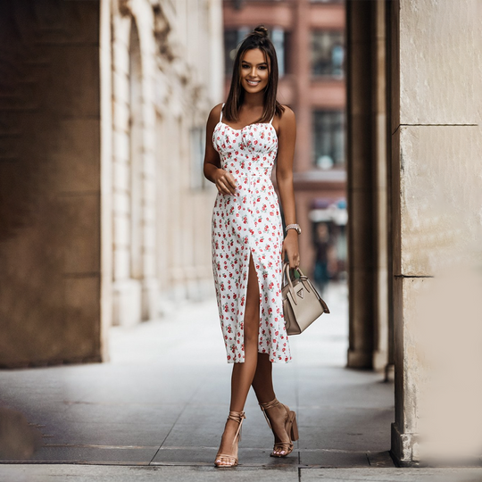 Langes lässiges Sommerkleid mit Schlitz