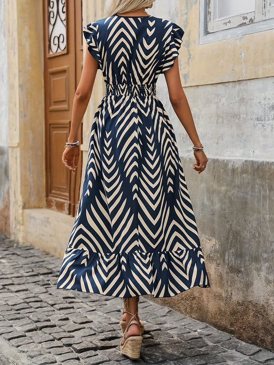 Elegant dress with gathered waist and all-over print