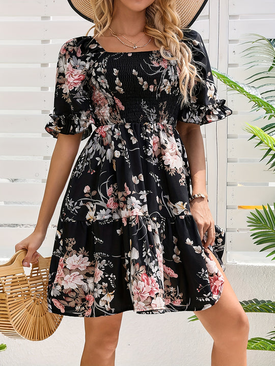 Elegant dress with gathered waist and floral print