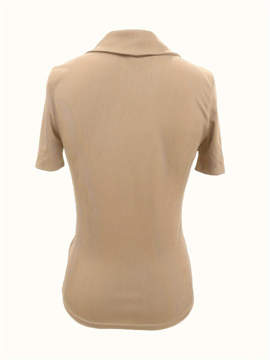 Solid short-sleeved top with notched collar