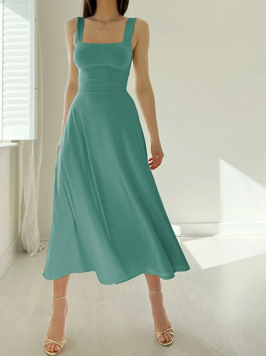 Plain sleeveless dress with smocked waist