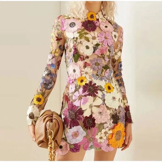 Kleid mit Blumenstickerei