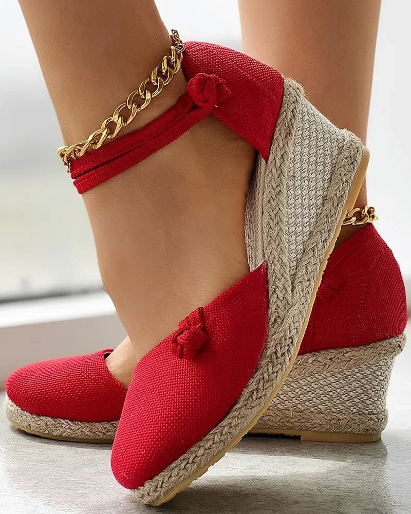 Espadrilles with braided knot