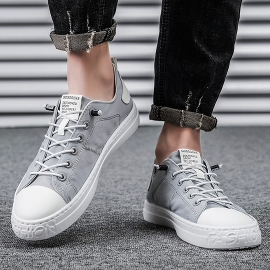 Classic low canvas shoes